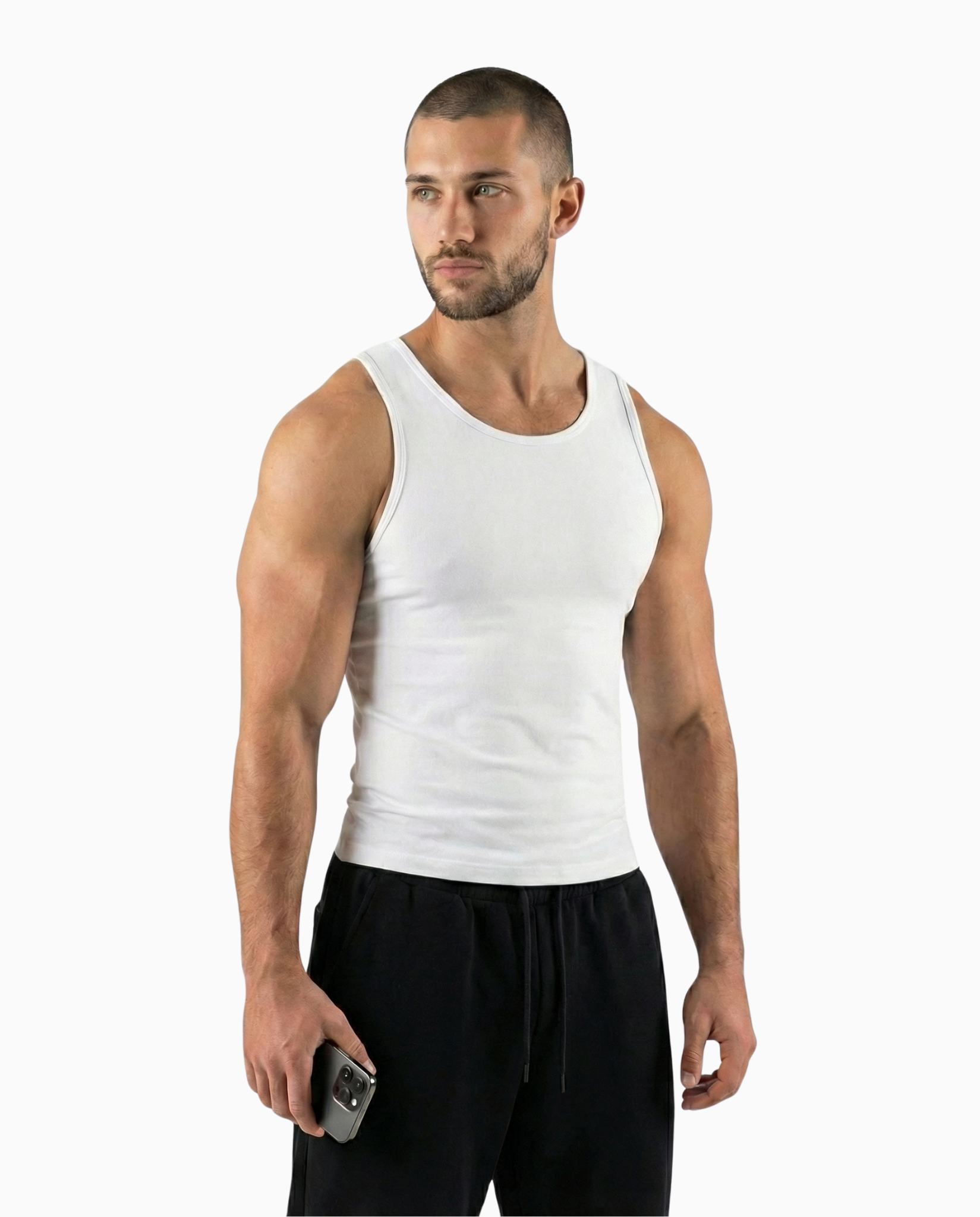 Trio | Le mannequin mesure 1m83 pour 84kg et porte du L