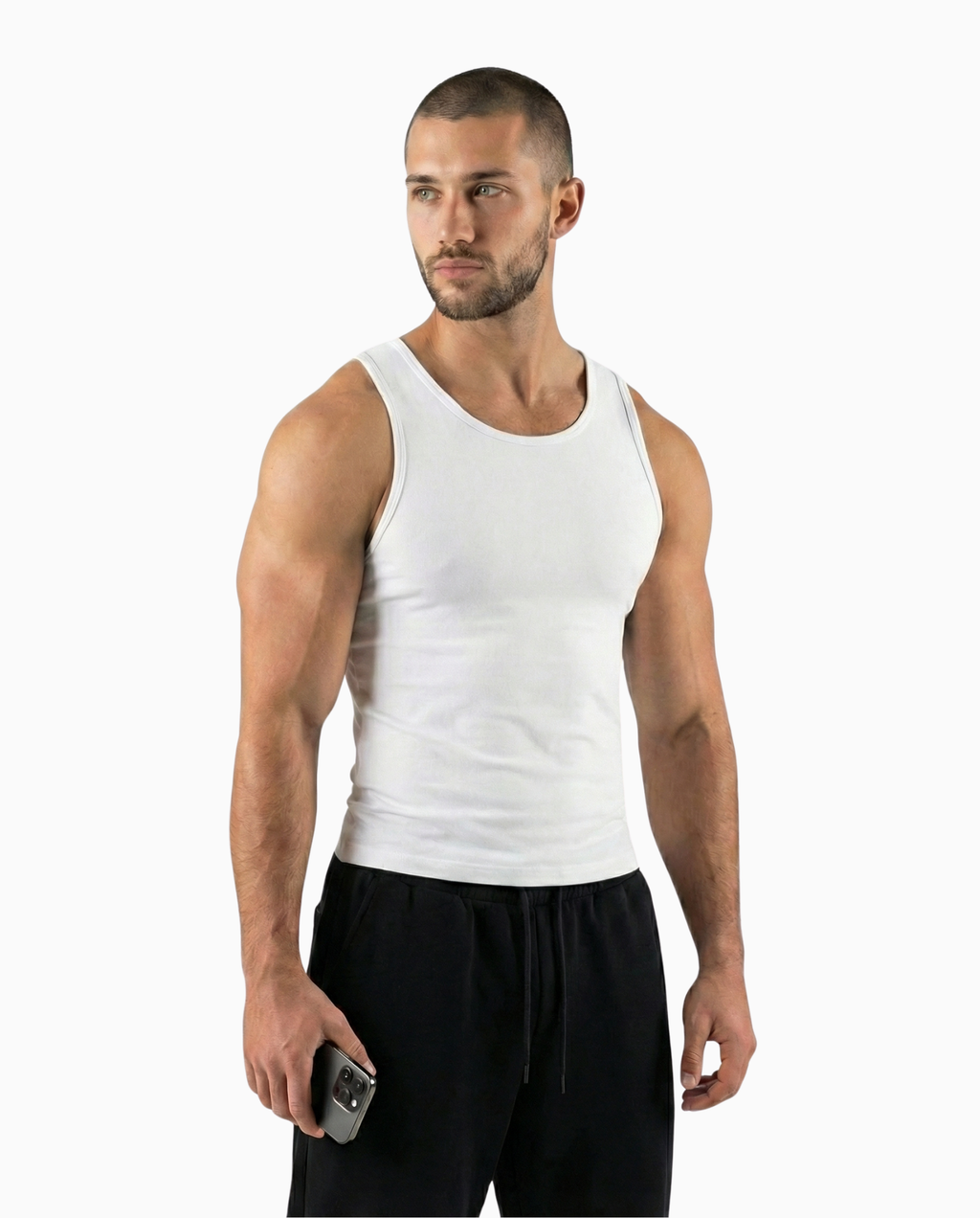 Trio | Le mannequin mesure 1m83 pour 84kg et porte du L